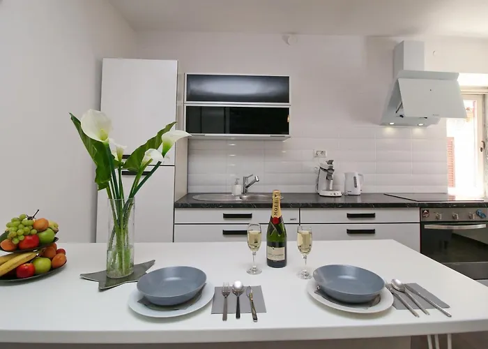 Daire Carrera Corner